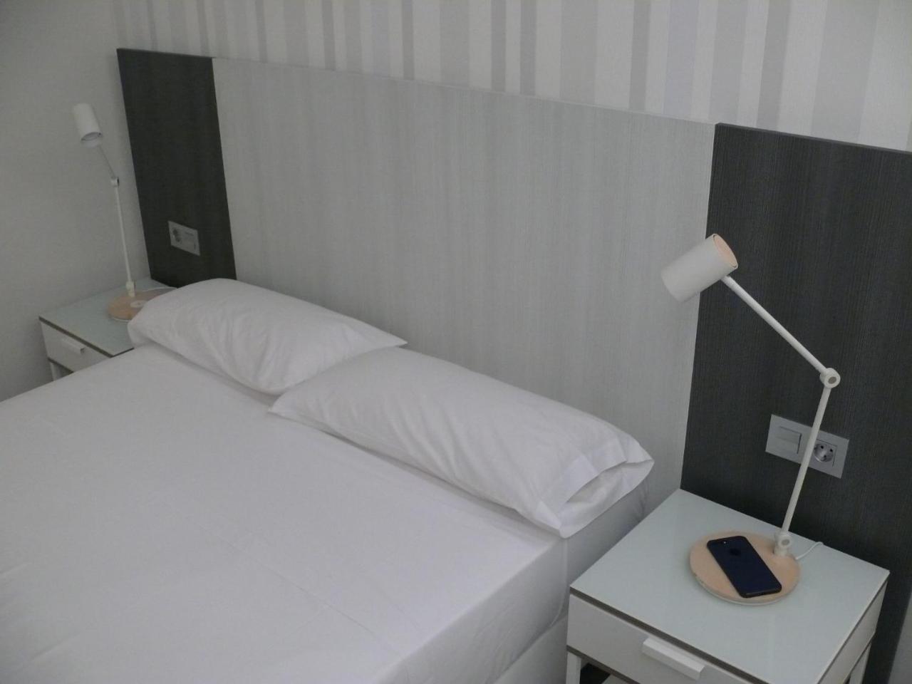Hostal Bed Of The Sea Valencia Exterior foto