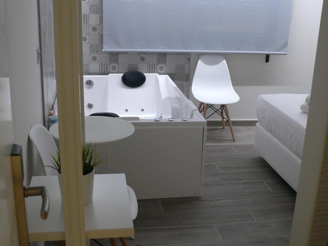 Hostal Bed Of The Sea Valencia Exterior foto