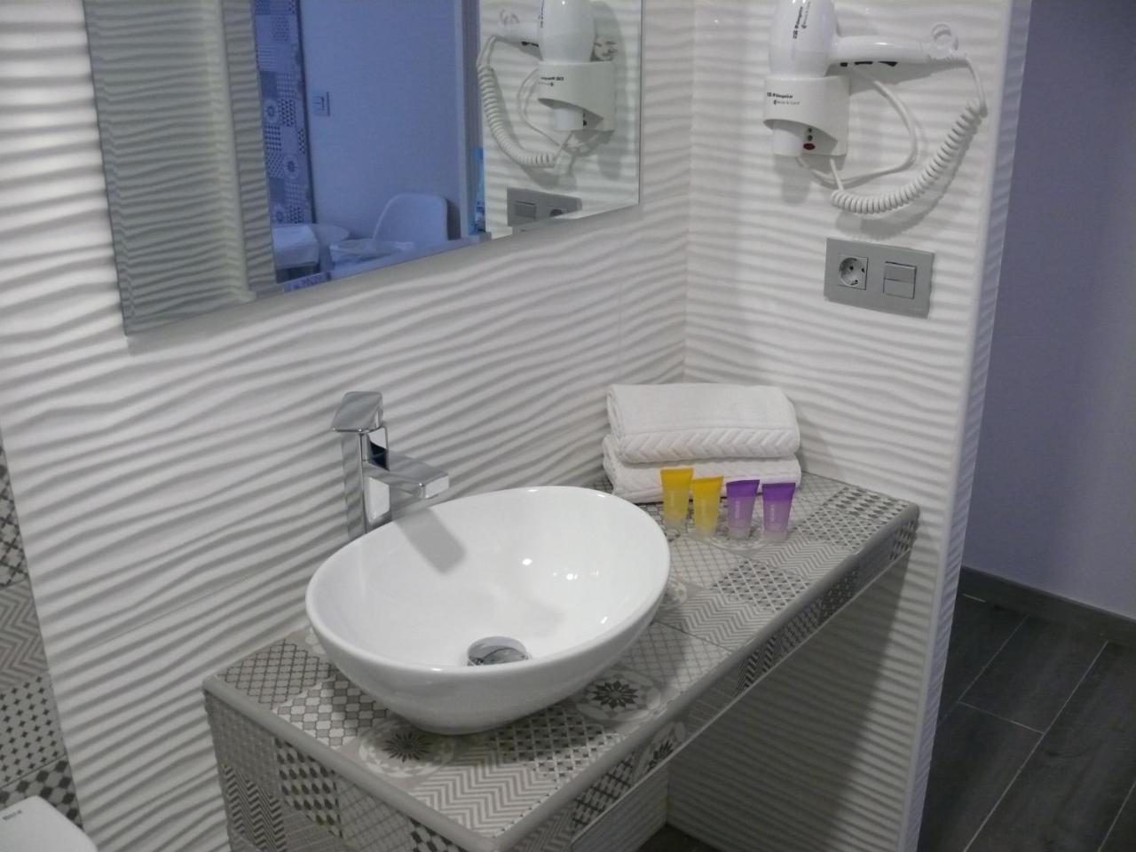 Hostal Bed Of The Sea Valencia Exterior foto
