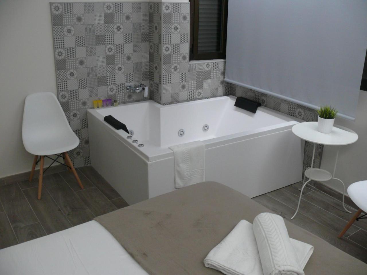 Hostal Bed Of The Sea Valencia Exterior foto